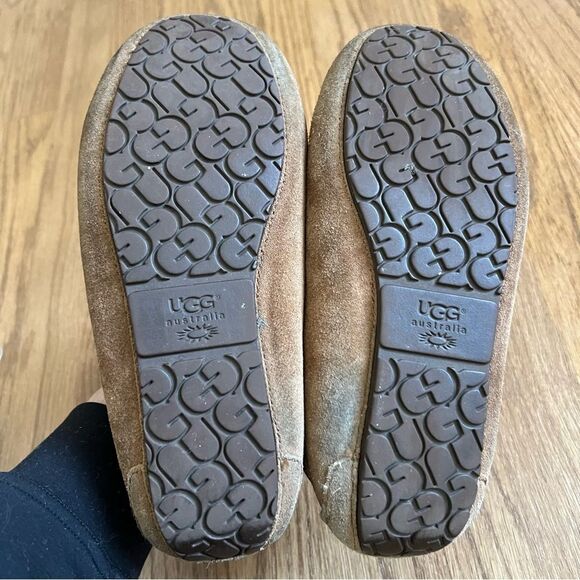 UGG Moccasin Slippers Tan Suede Sz 7 - Picture 6 of 7